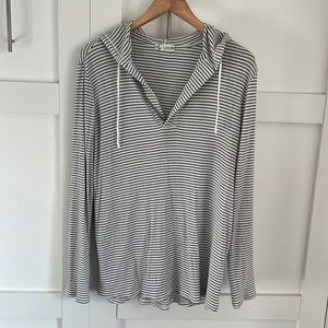 Carve Designs lightweight hoodie shirt. Size Large